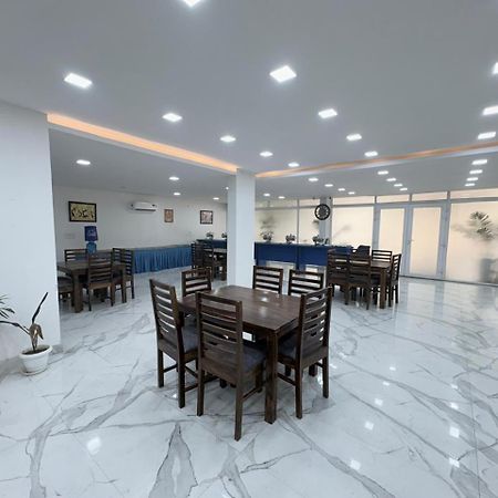 Pacific Inn Eco Central Gurgaon Bagian luar foto
