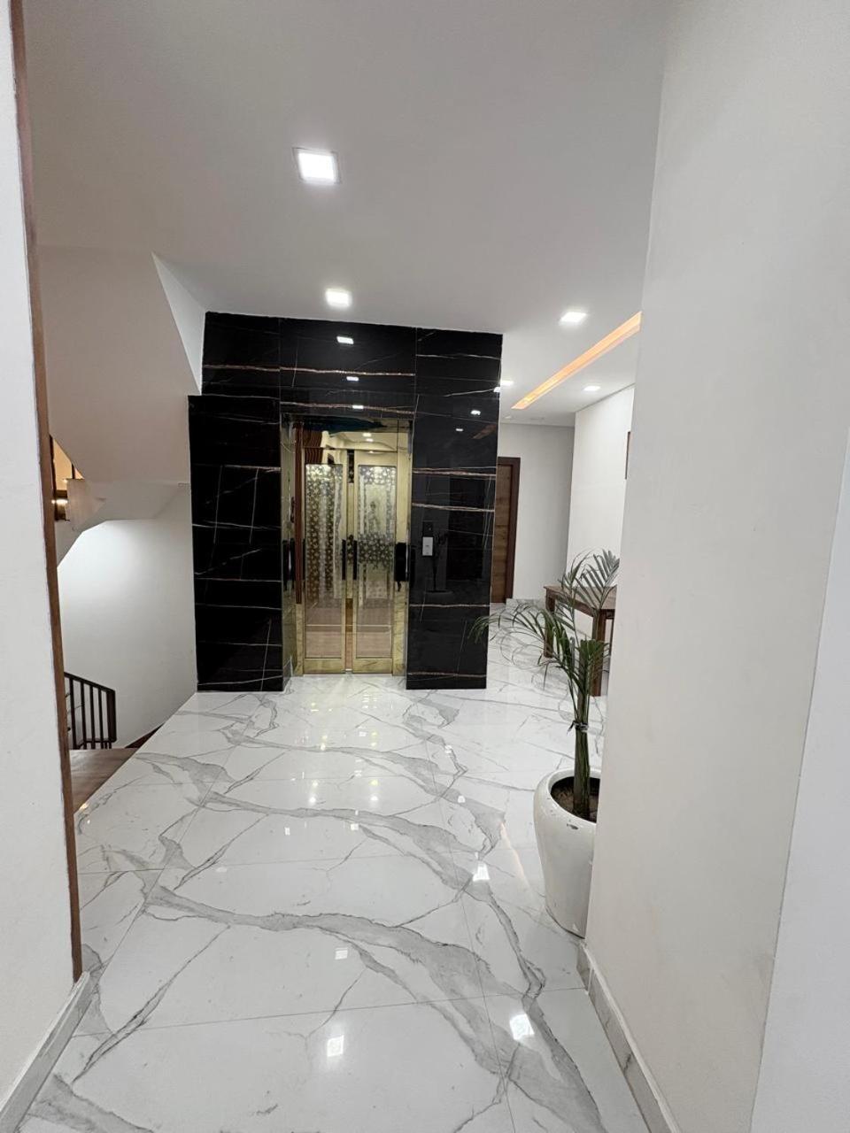 Pacific Inn Eco Central Gurgaon Bagian luar foto