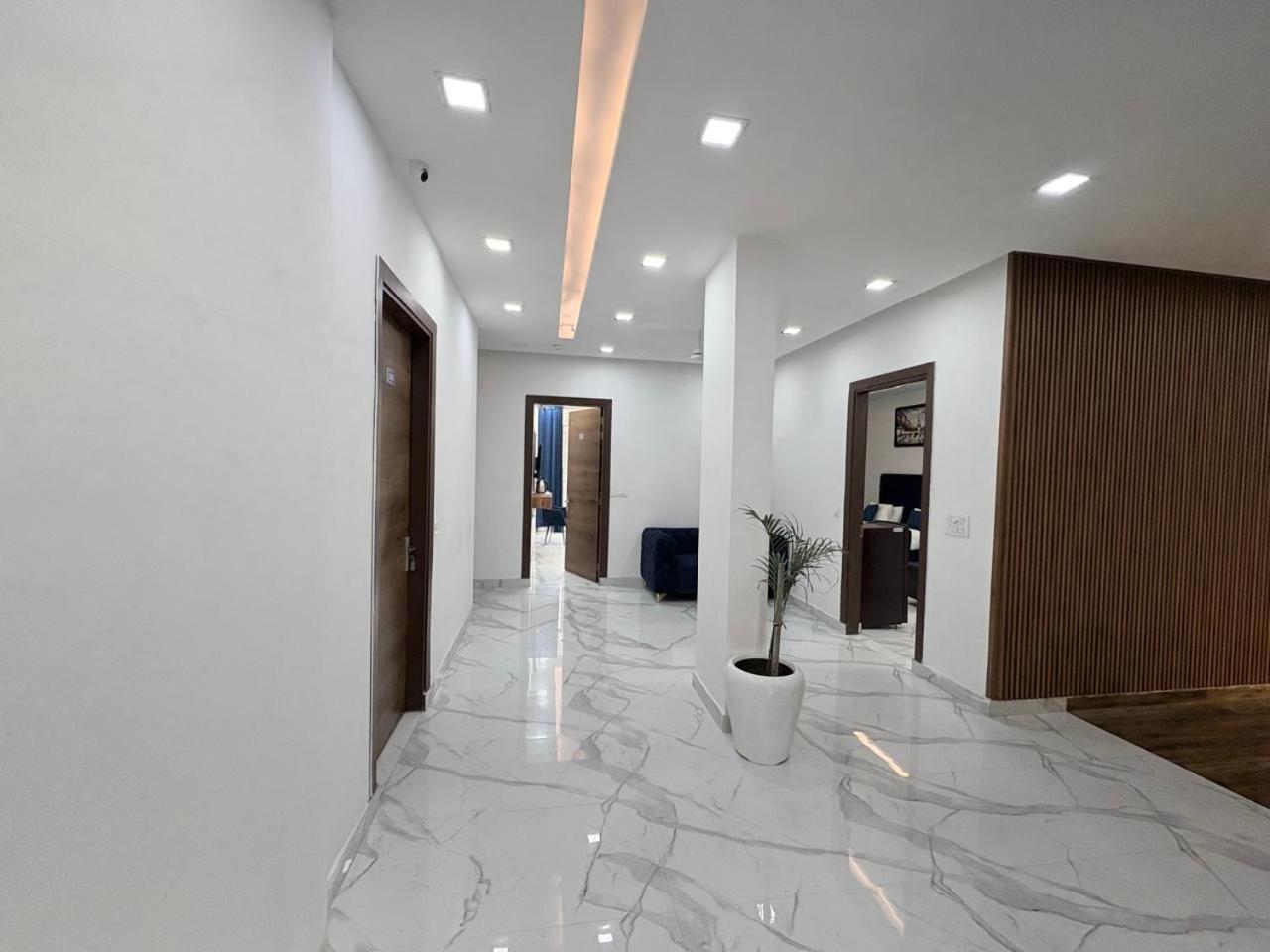 Pacific Inn Eco Central Gurgaon Bagian luar foto