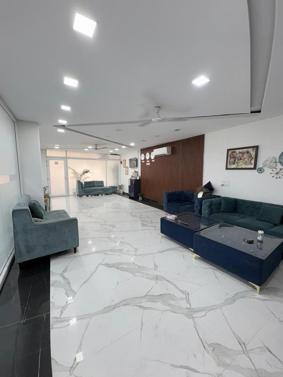 Pacific Inn Eco Central Gurgaon Bagian luar foto