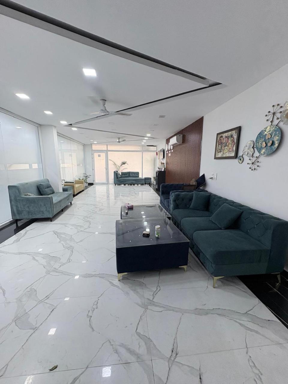 Pacific Inn Eco Central Gurgaon Bagian luar foto