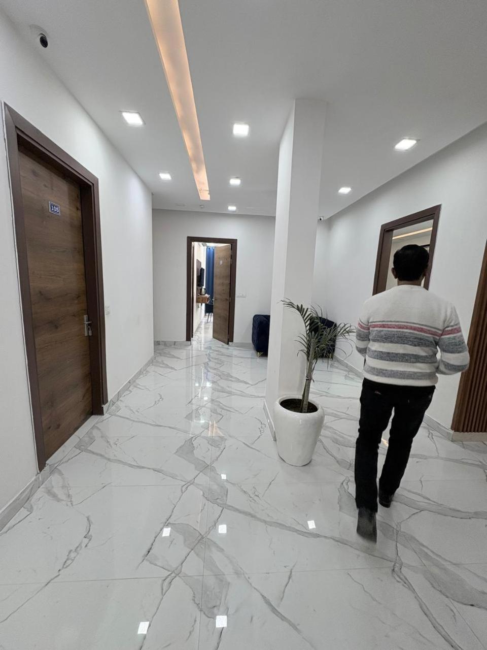 Pacific Inn Eco Central Gurgaon Bagian luar foto