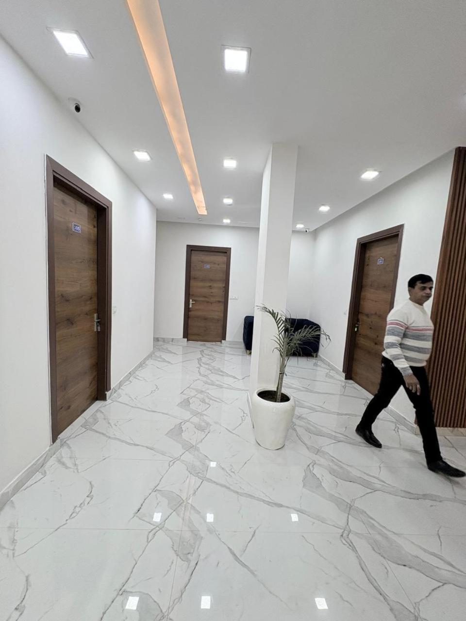Pacific Inn Eco Central Gurgaon Bagian luar foto