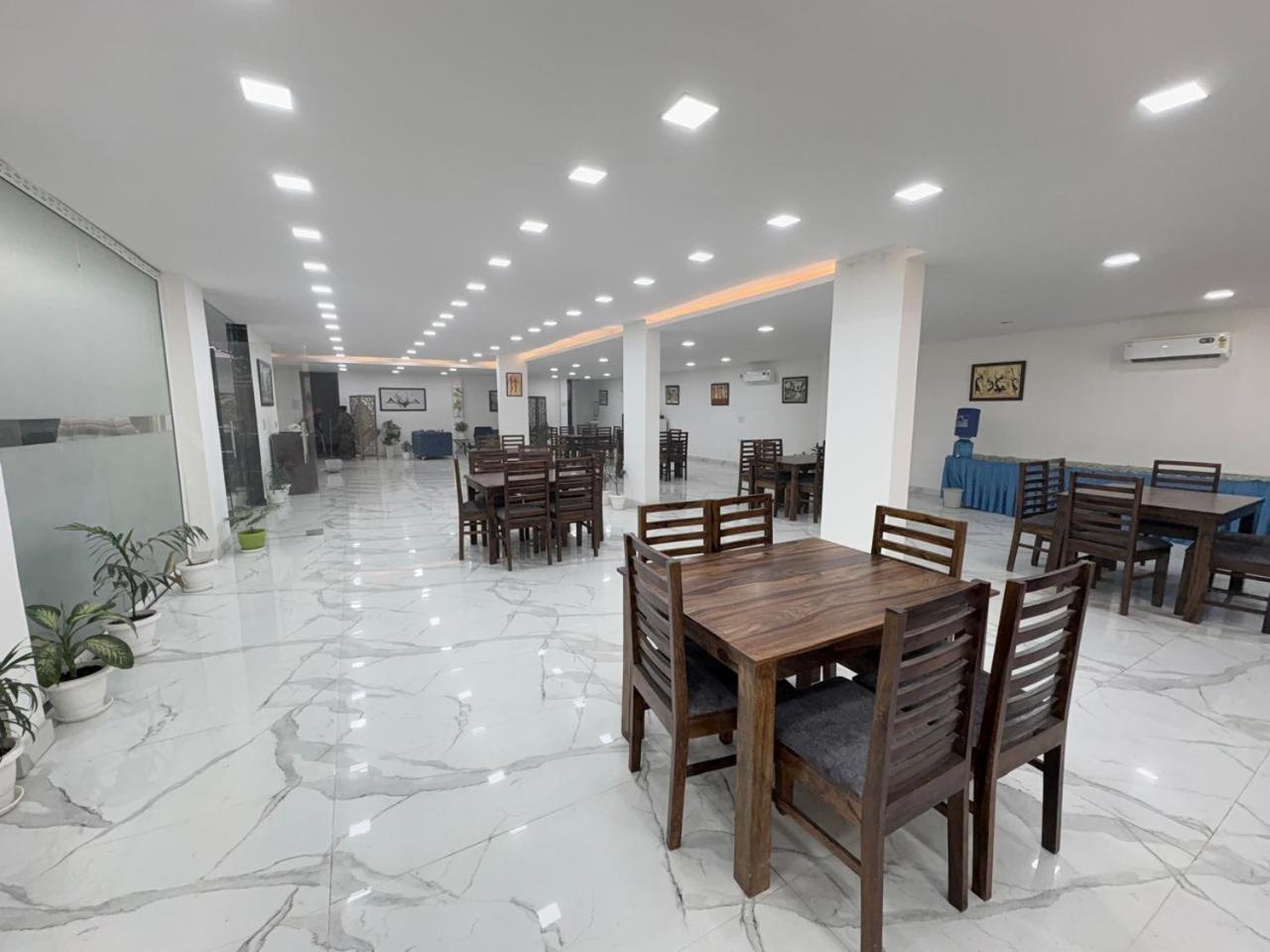 Pacific Inn Eco Central Gurgaon Bagian luar foto