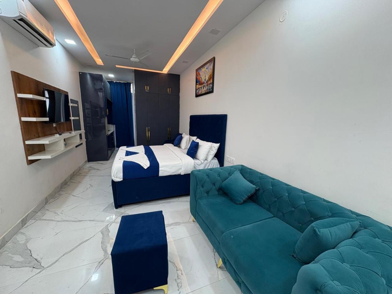 Pacific Inn Eco Central Gurgaon Bagian luar foto