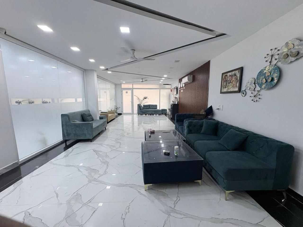Pacific Inn Eco Central Gurgaon Bagian luar foto