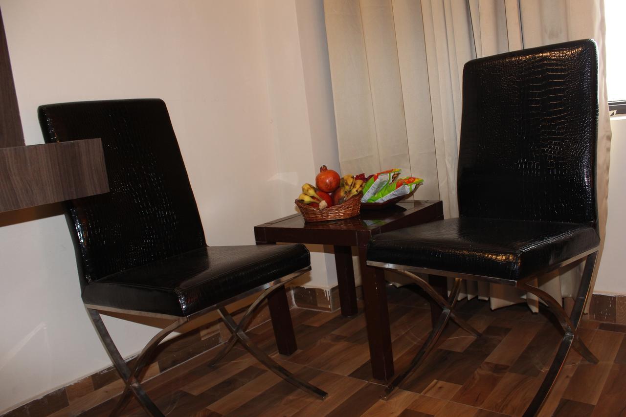 Pacific Inn Eco Central Gurgaon Bagian luar foto