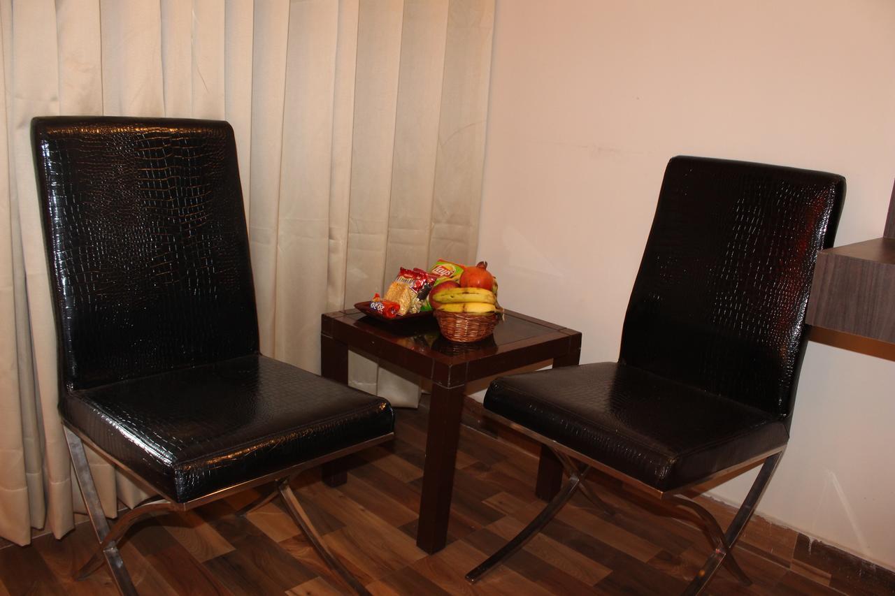 Pacific Inn Eco Central Gurgaon Bagian luar foto