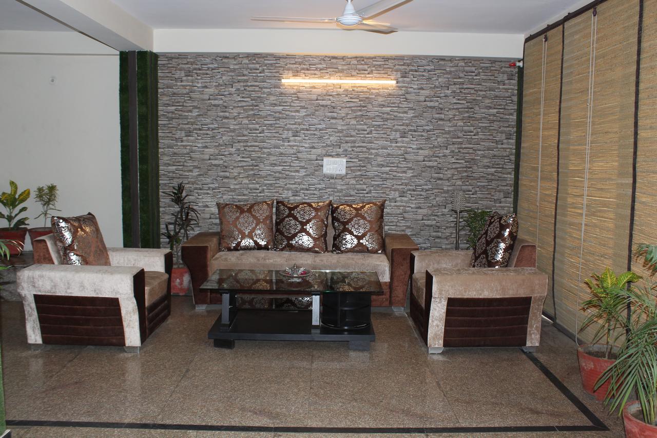 Pacific Inn Eco Central Gurgaon Bagian luar foto