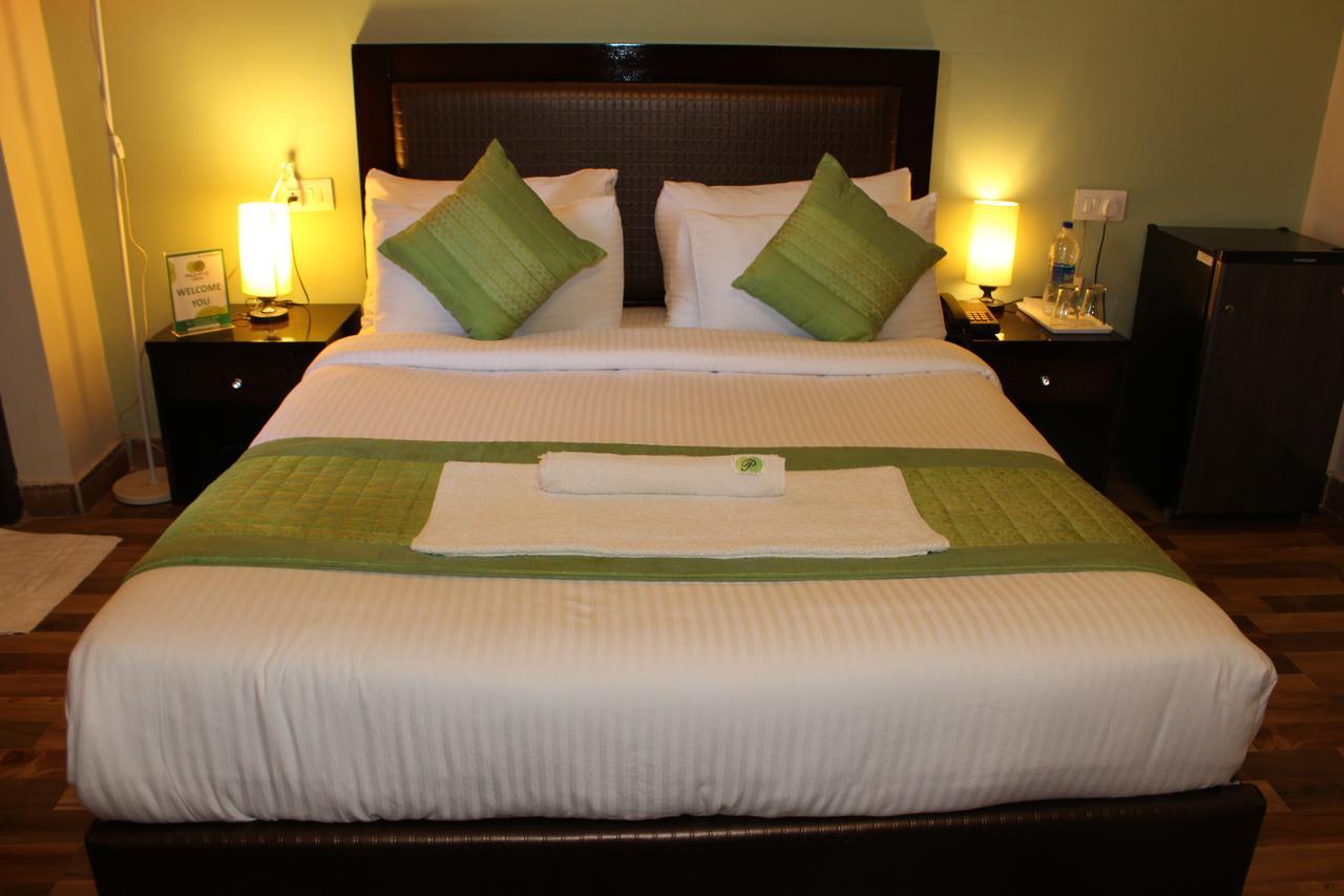 Pacific Inn Eco Central Gurgaon Bagian luar foto