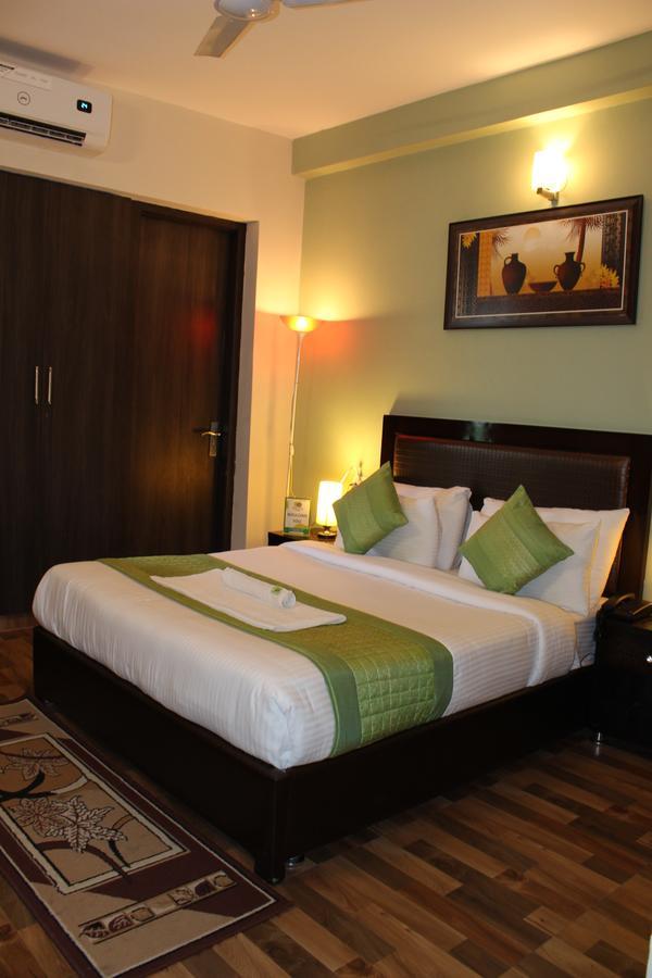 Pacific Inn Eco Central Gurgaon Bagian luar foto