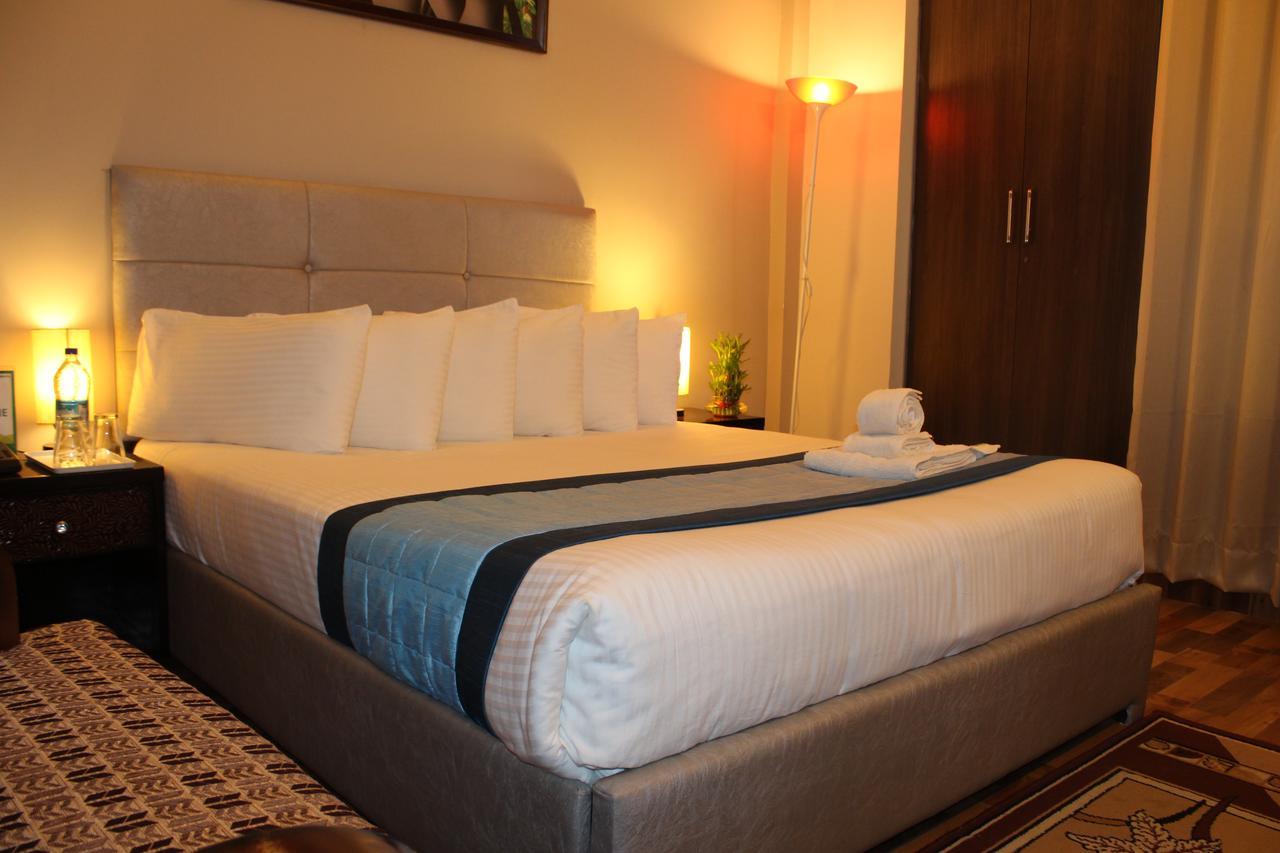 Pacific Inn Eco Central Gurgaon Bagian luar foto