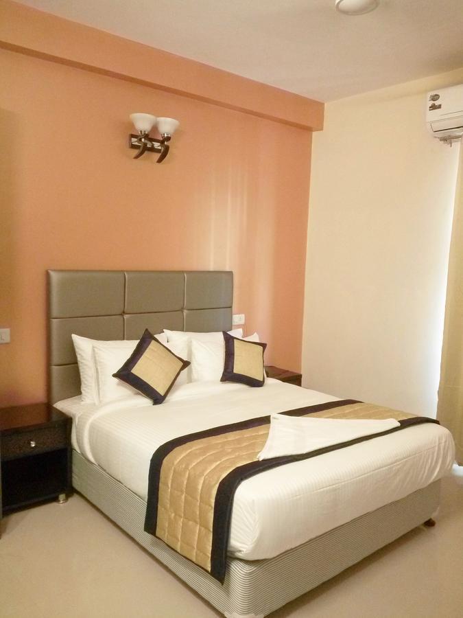 Pacific Inn Eco Central Gurgaon Bagian luar foto