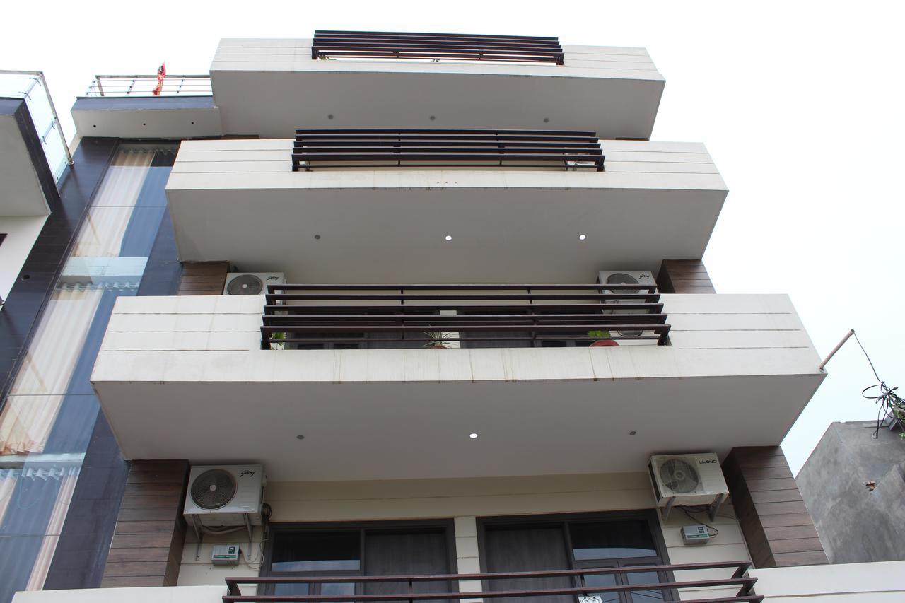 Pacific Inn Eco Central Gurgaon Bagian luar foto